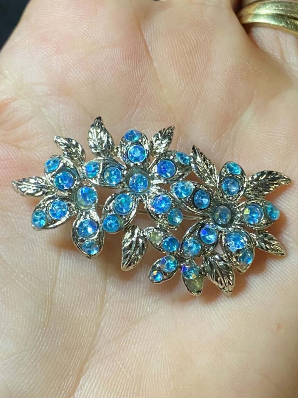 Vintage Silver tone Textured Leaves Floral Blue Aurora stones Brooch - Picture 2 of 4